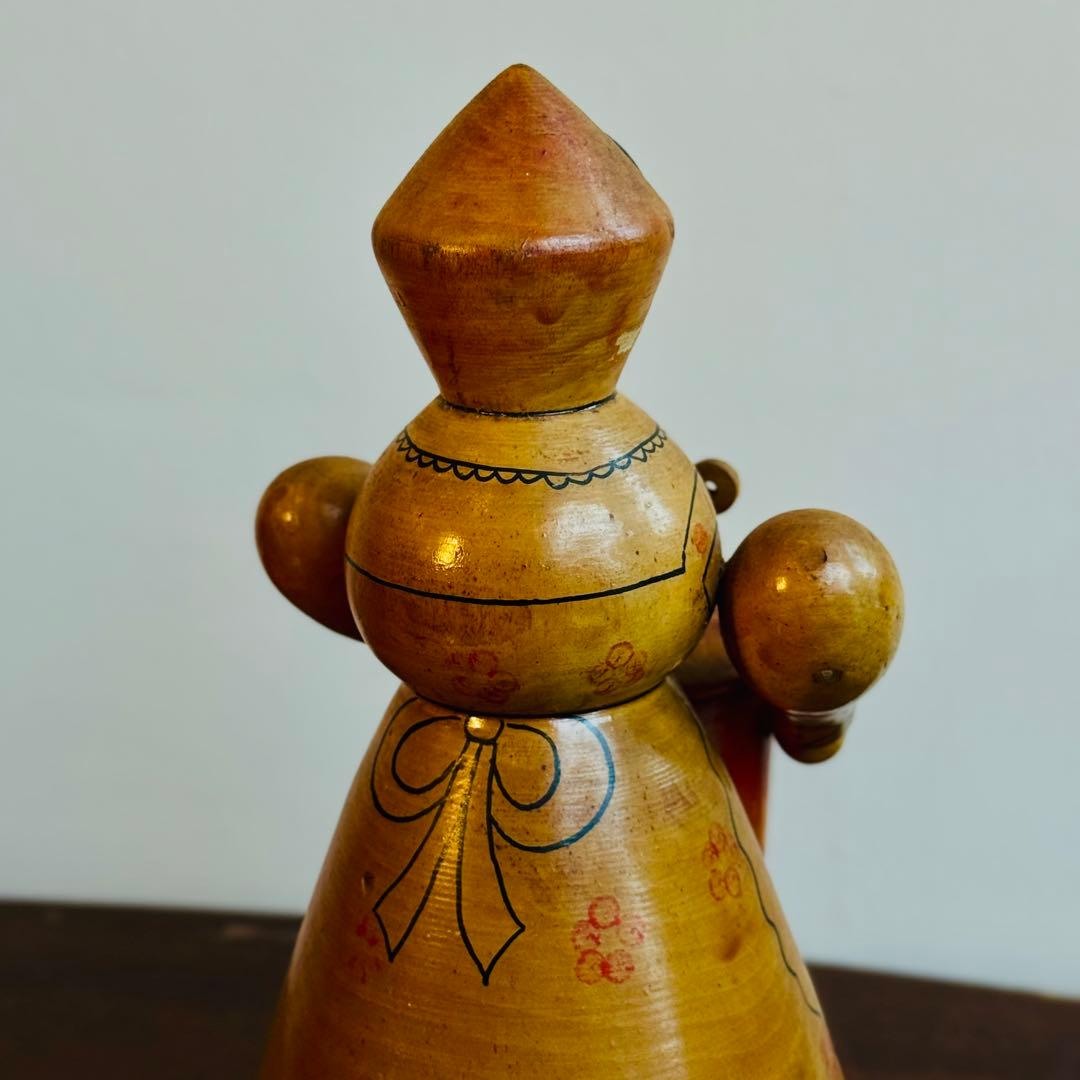 ソ連 1971年製 木製人形（セミョノフ製／サモワールを抱く女性）
