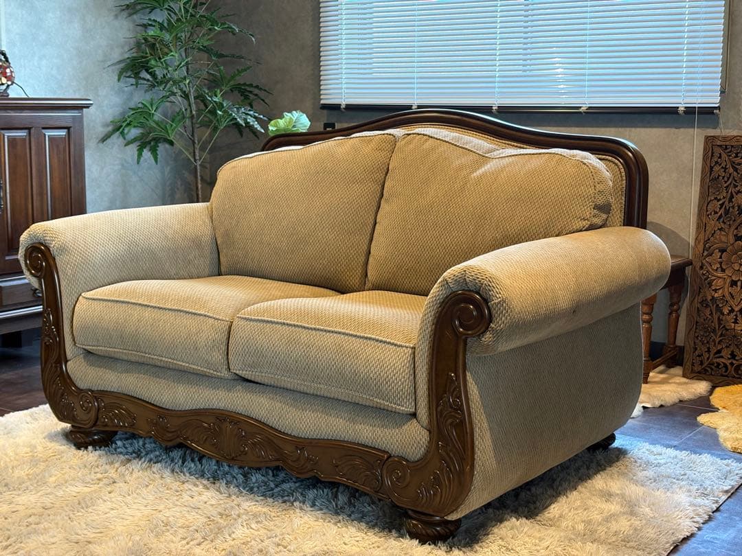 Ashley アシュレイ　二人掛け　ソファ　アームソファ　ヨーロピアン　IZZ