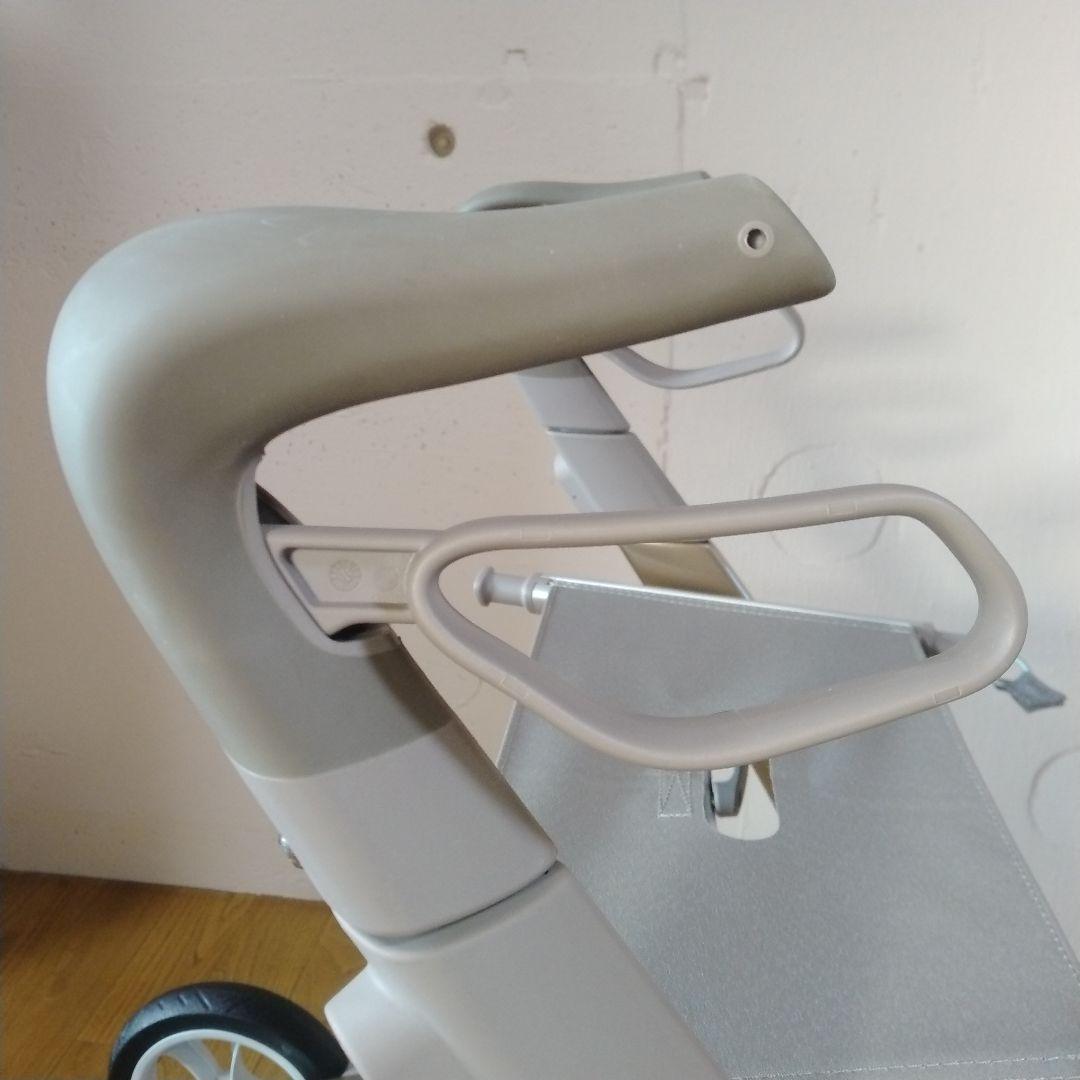 【新品・未使用】byACRE カーボン・ウルトラライト コンパクト 歩行器