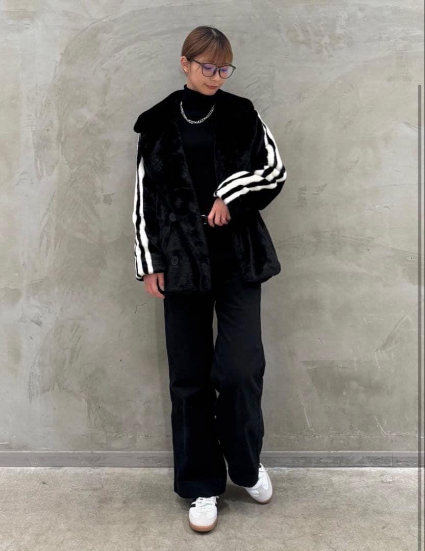 「みっきーマジック」 adidas フェイクファーコート