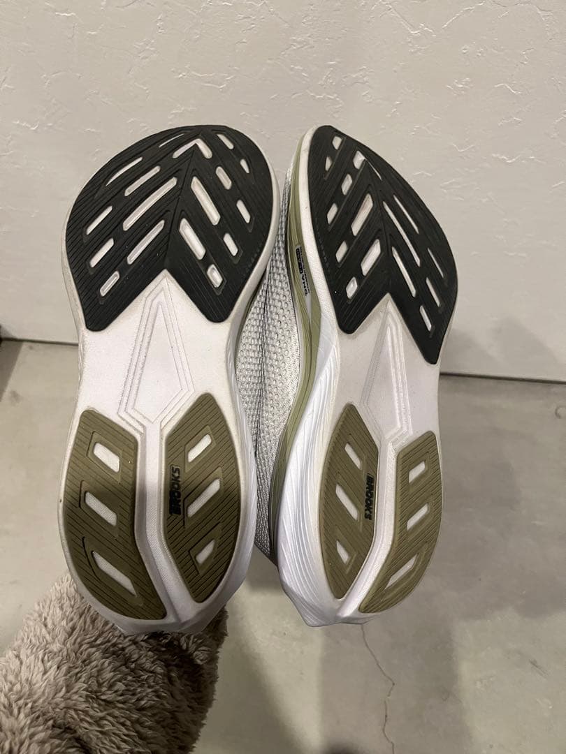 BROOKS ハイペリオン3 27センチ