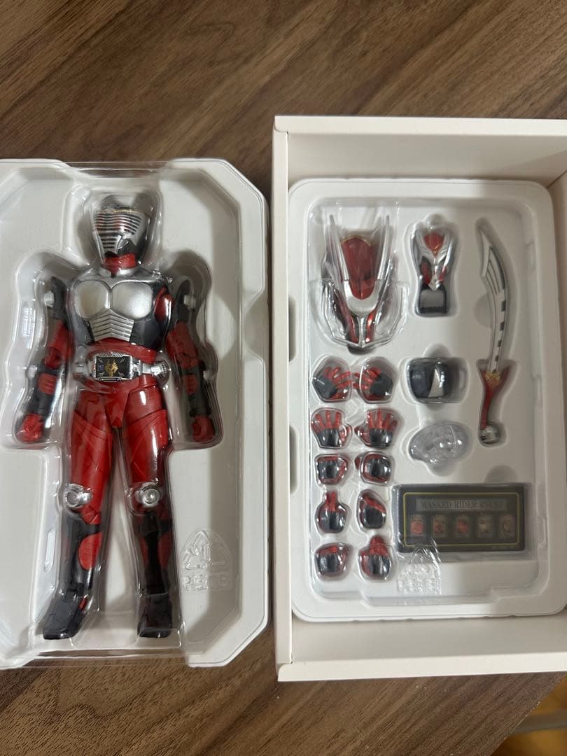 S.H.フィギュアーツ 仮面ライダー龍騎　真骨頂