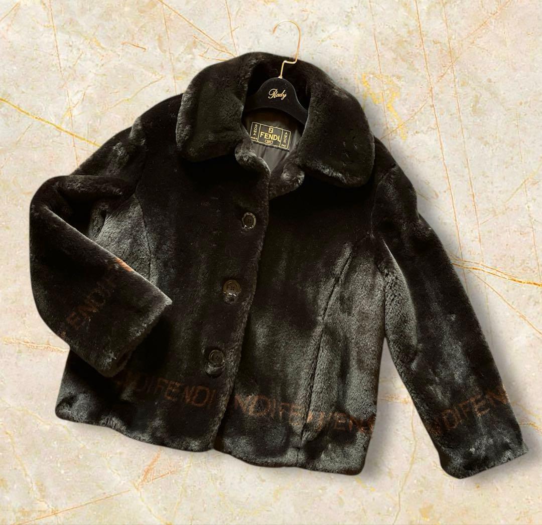 週末セール‼️ FENDI フェンディ ロゴラインデザイン エコファーコート