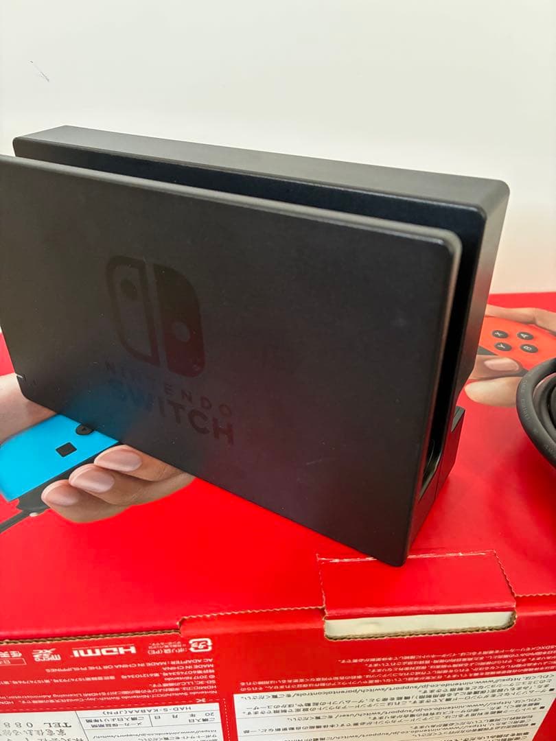 ニンテンドーSwitch 本体　コントローラー×2セット！