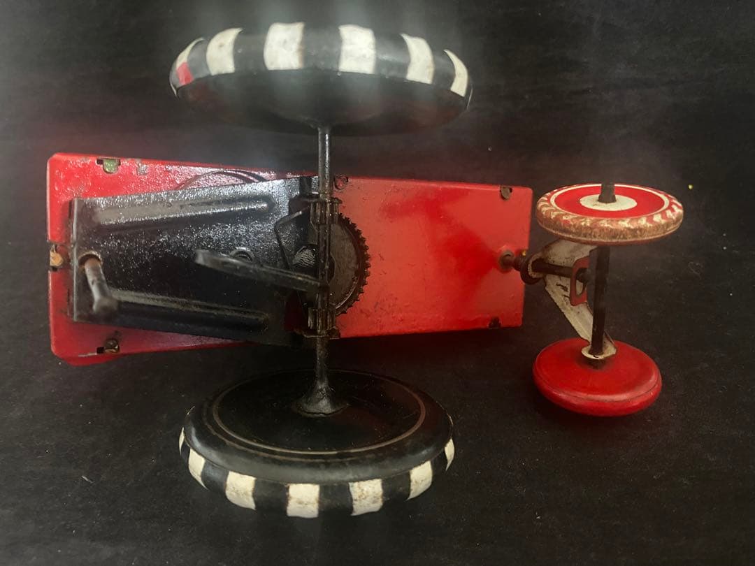 ⭐️年代物。ラインマー/ ディズニー /ミッキー ゼンマイ式ブリキカーです。