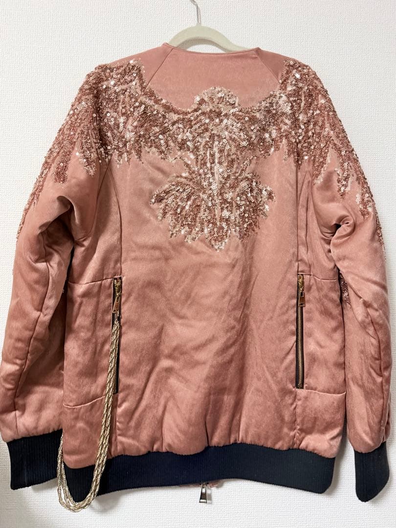 ACOUD by chanuアコードピンク スパンコール 羽根モチーフ ブルゾン