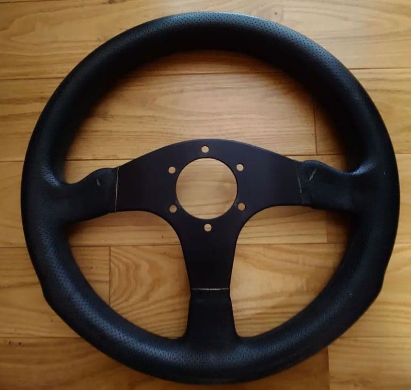 専用出品正規美品MOMO Competition 35cm（スペーサー付き）