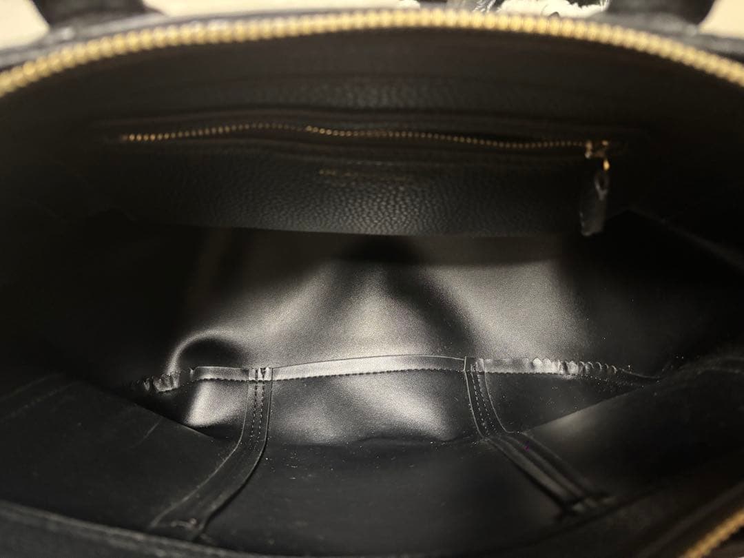 EMPORIO ARMANI ブラックレザートートバッグ