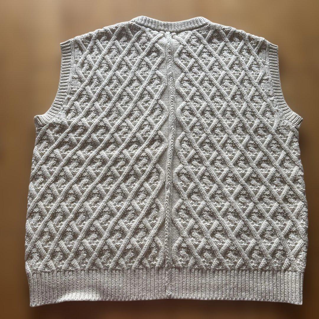 オーラリー　HARD TWIST MERINO ARAN KNIT VEST