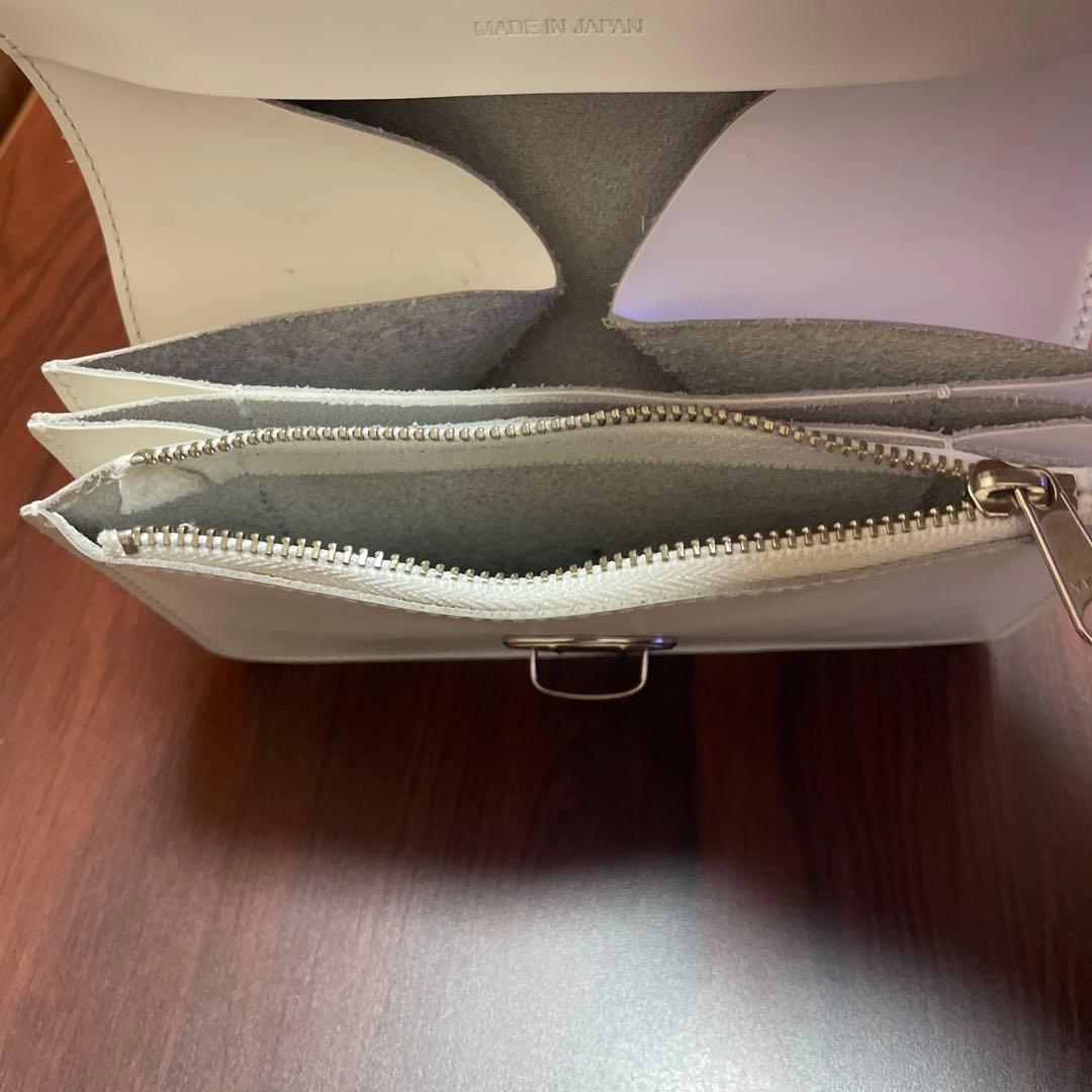 コムデギャルソンCOMME des GARCONSスタッズホワイトレザー長財布