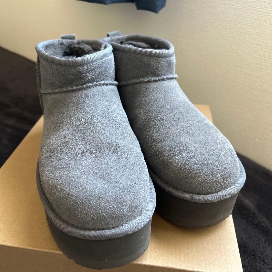 正規品　UGG クラシック ウルトラ ミニ　プラットフォーム　24CM