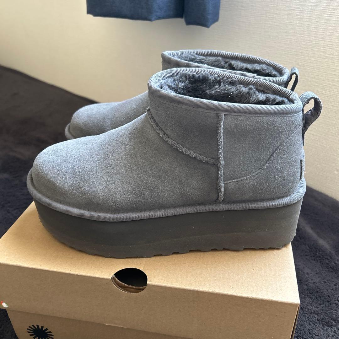 正規品　UGG クラシック ウルトラ ミニ　プラットフォーム　24CM