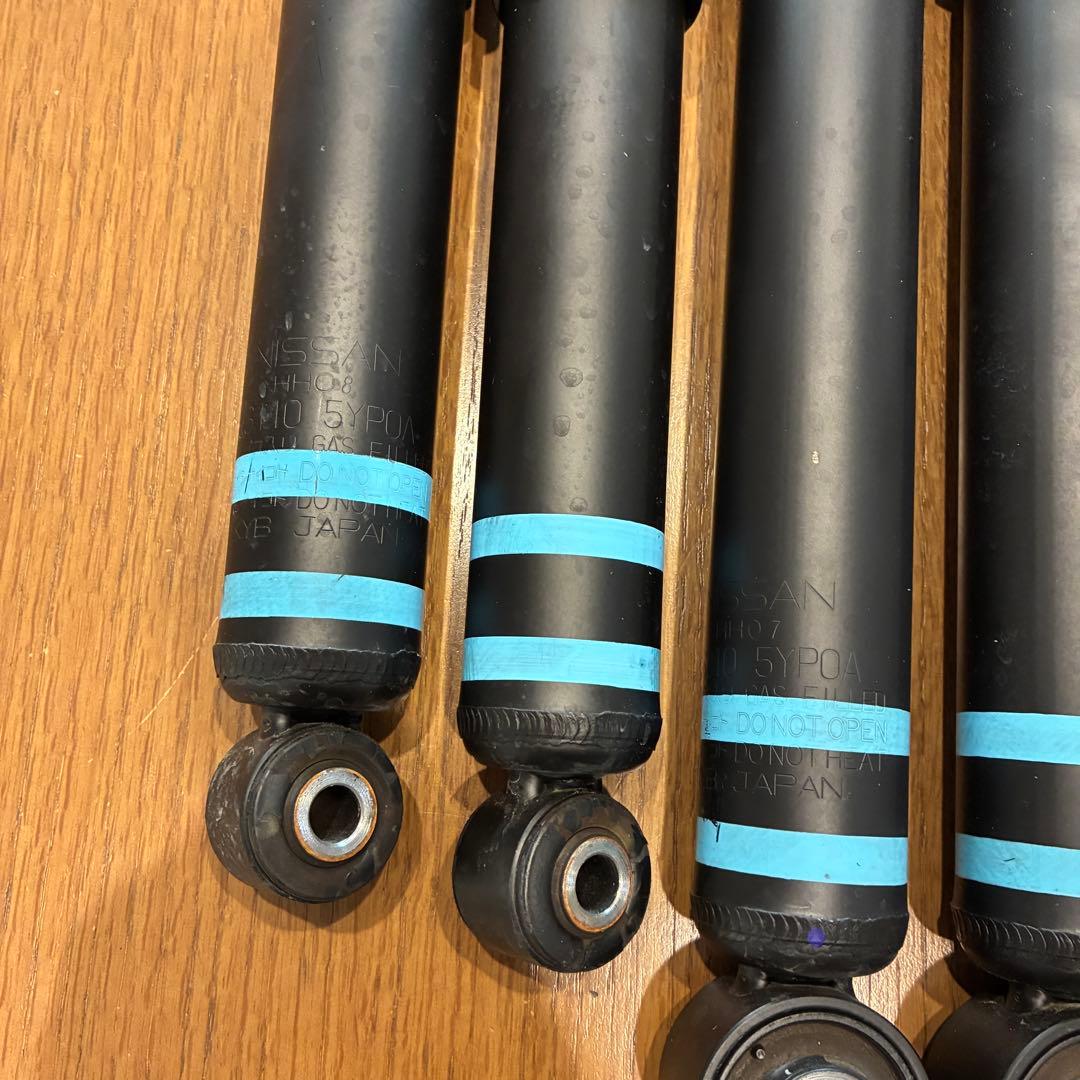 日産NV350キャラバン　純正ショックアブソーバー