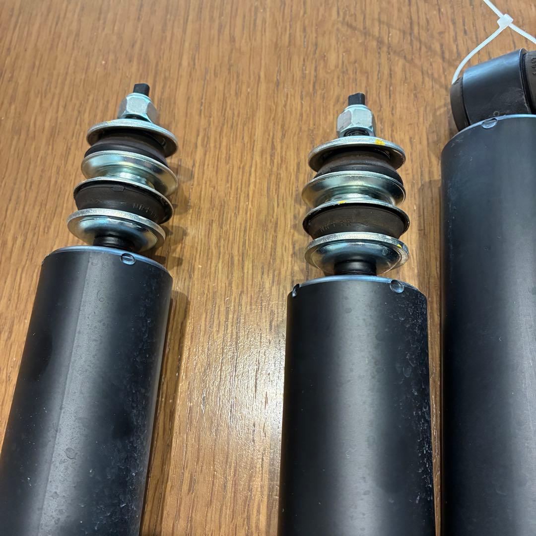 日産NV350キャラバン　純正ショックアブソーバー