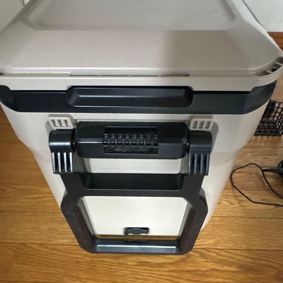 HIKOKI 冷温庫 デジタルディスプレイ付き