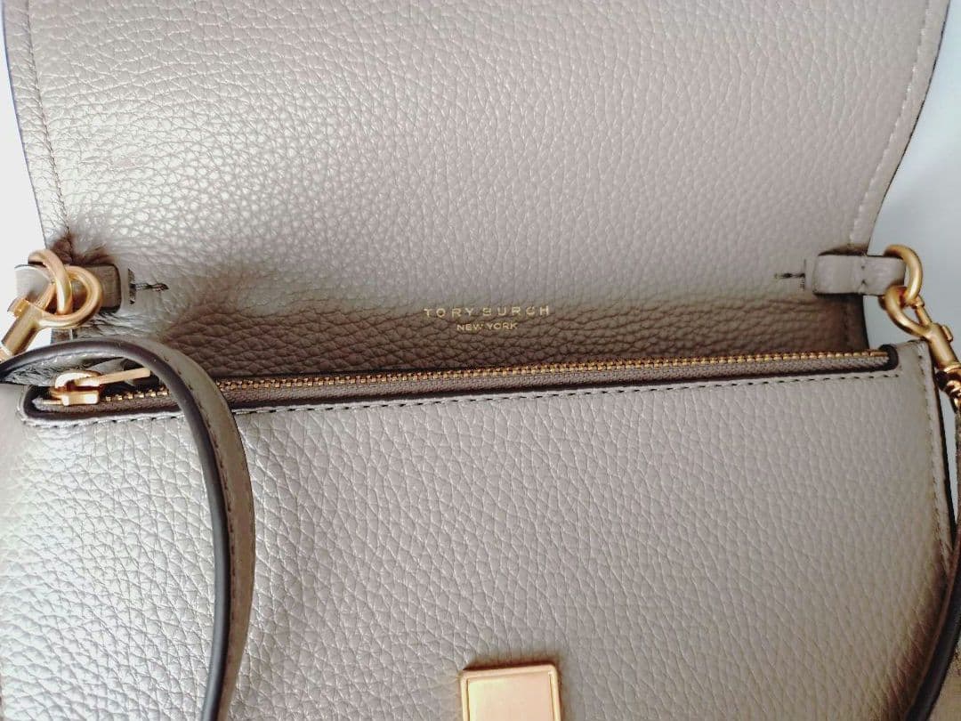 ★専用★タグ付き☆TORY BURCH レザー フラップ ウォレット ポーチ付