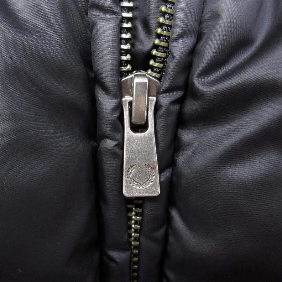 美品 フレッドペリー ダウンジャケット S 黒 30-26012306