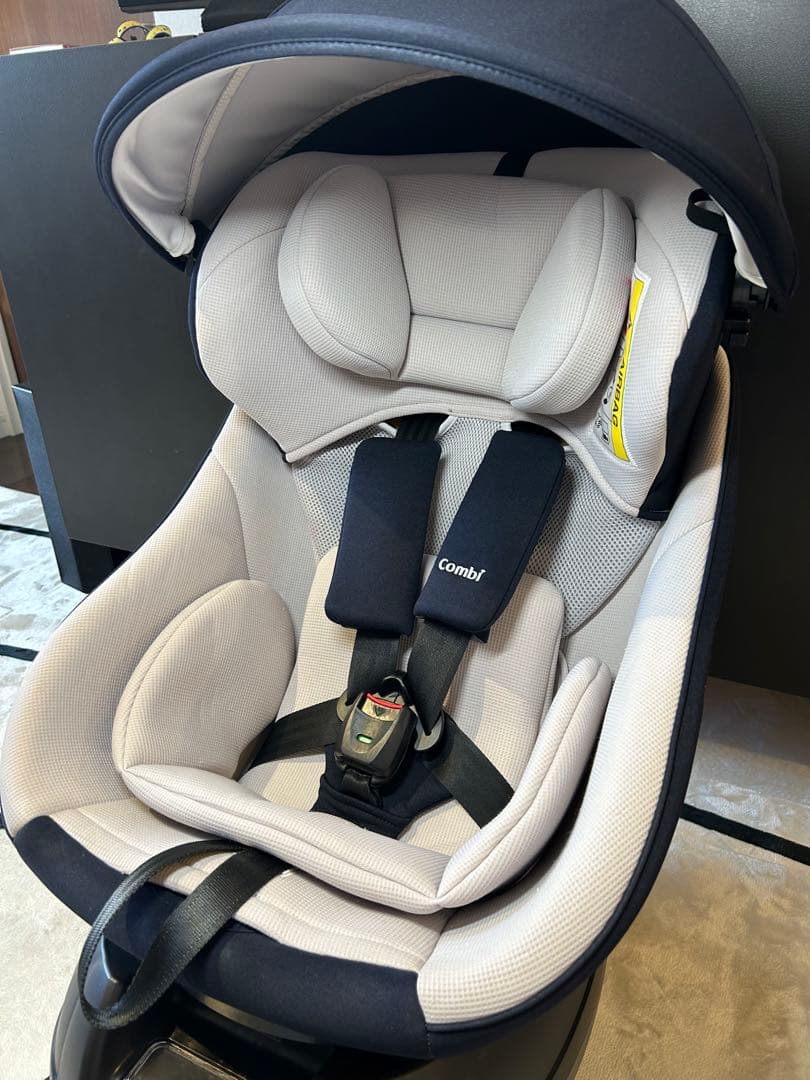 コンビ クルムーヴ スマート Light ISOFIX 新生児 チャイルドシート