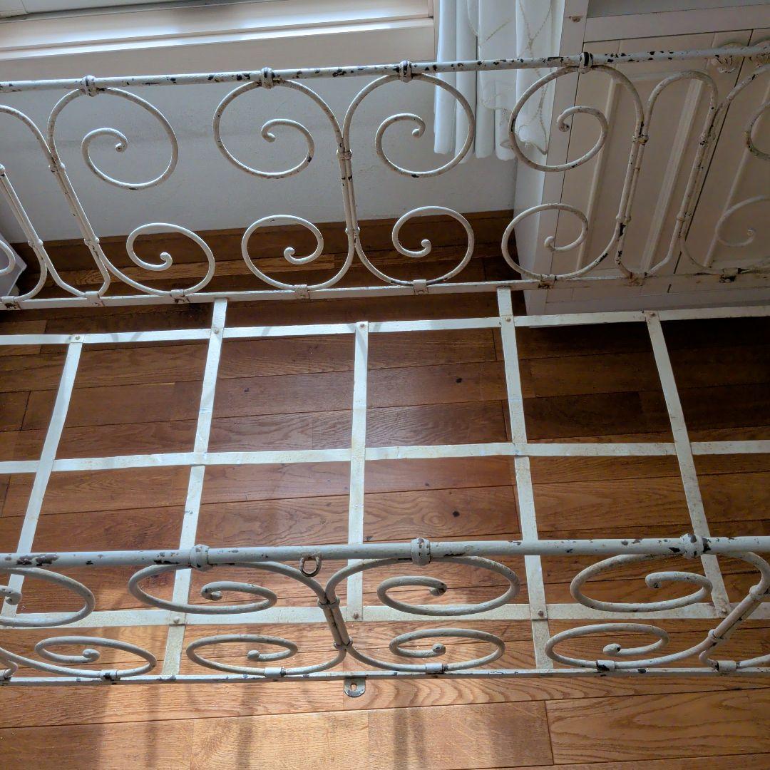 フレンチアンティーク　アイアンベビーベット　ホワイト