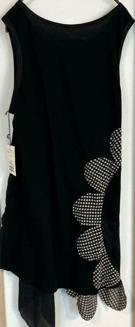 アルベロベロの花柄ビジュー付きノースリーブチュニック