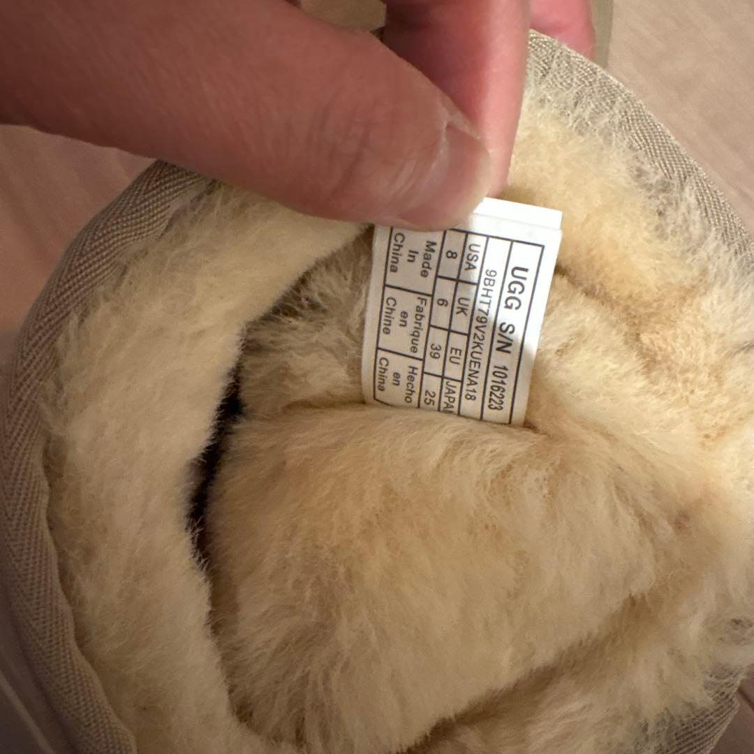 ち*み様 1回着用のみ！公式ショップ購入UGG Classic Shortムート