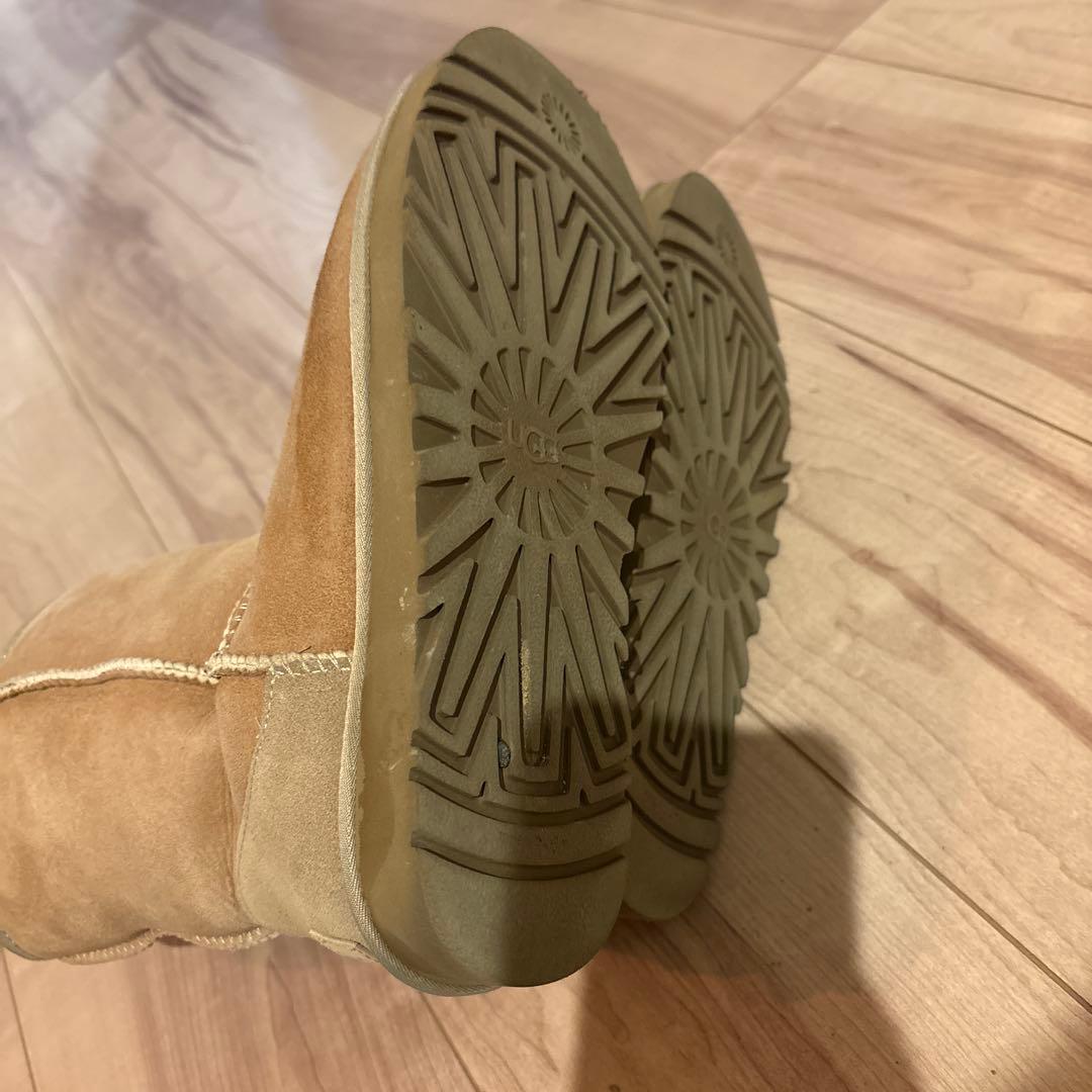 ち*み様 1回着用のみ！公式ショップ購入UGG Classic Shortムート