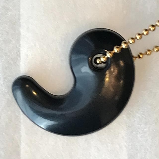 【未使用】CMC勾玉ペンダント CMC配合 金属アレルギー対応チェーン