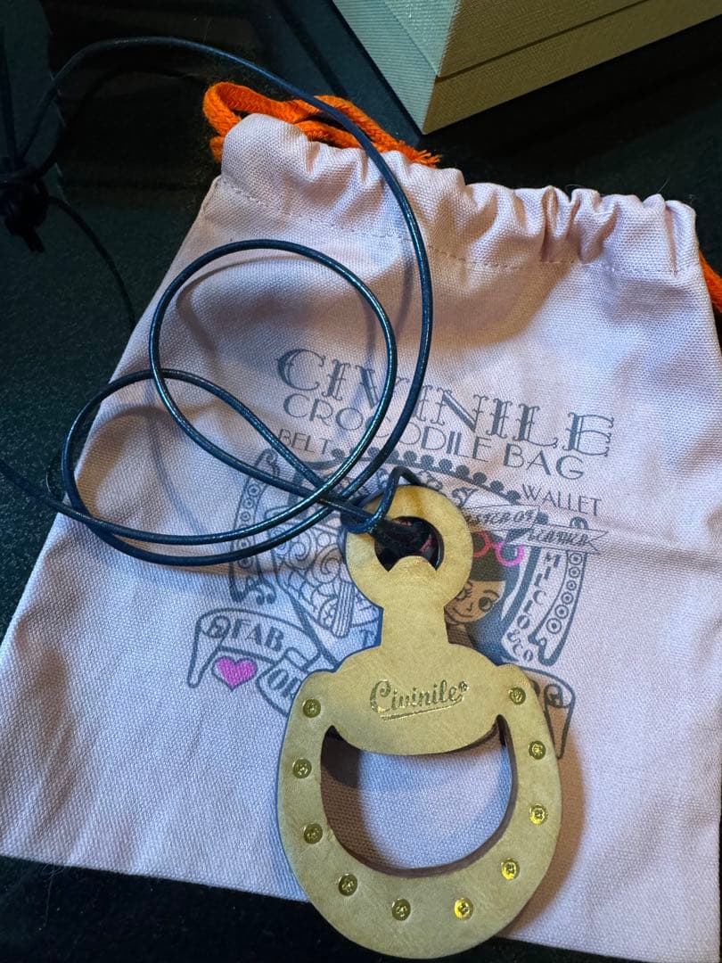 チビナイル　馬蹄チャーム&バングル　黒　クロコダイル　ペンダントのおまけ付き