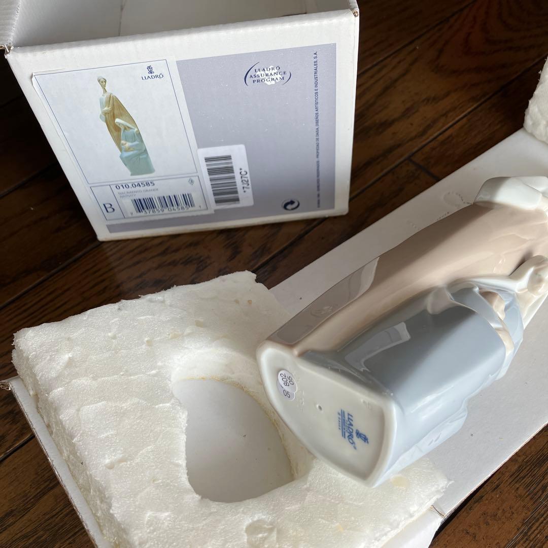 リヤドロ　Lladro 陶器製 置物 010 0458聖家族と降誕