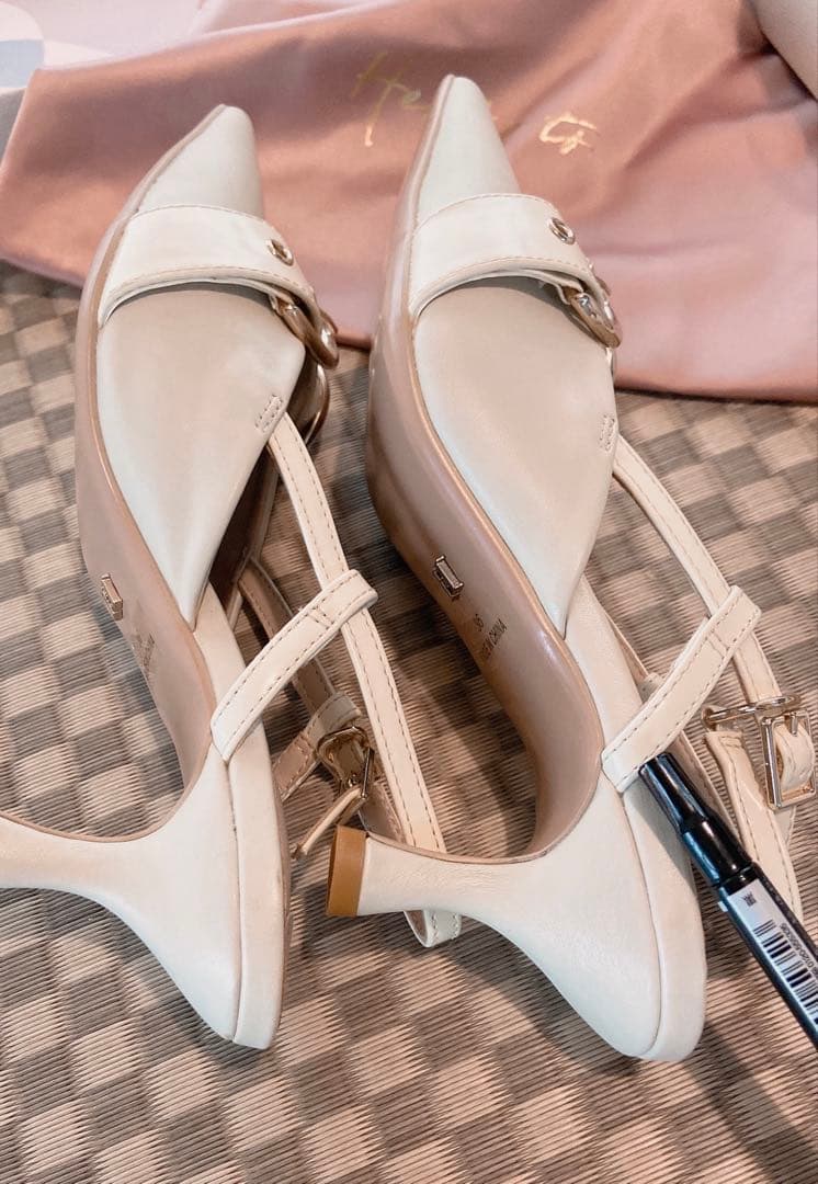 靴 Her lip to Buckle-Belted Slingback Pumps