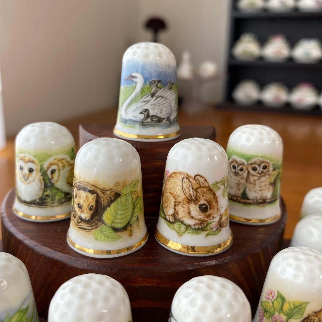 英国　イギリス　オークリーチャイナ　動物イラストの指貫　24個セット　スタンド付