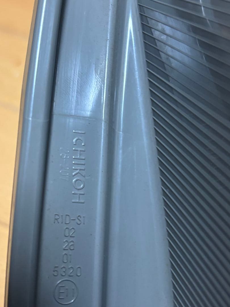 エスティマハイブリッドAHR20テールランプセット かなり薄いブルータイプ