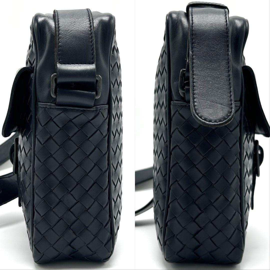 美品 ボッテガヴェネタ イントレチャート ショルダーバッグ レザー 紺色 メンズ