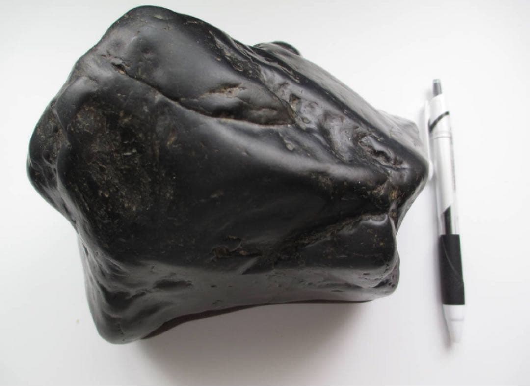 SALE 神居古潭石　深緑　台座あり