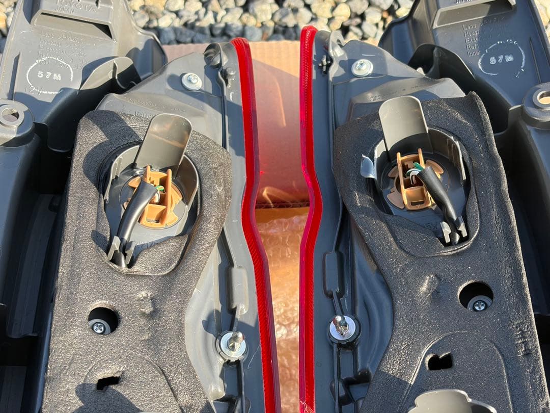 ハイエースGL　4型　純正テールランプ