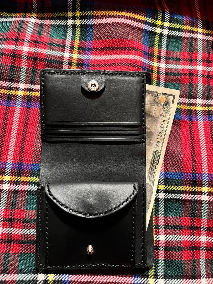 コンパクトウォレット レザー　フラワー　リーフ　スタッズ