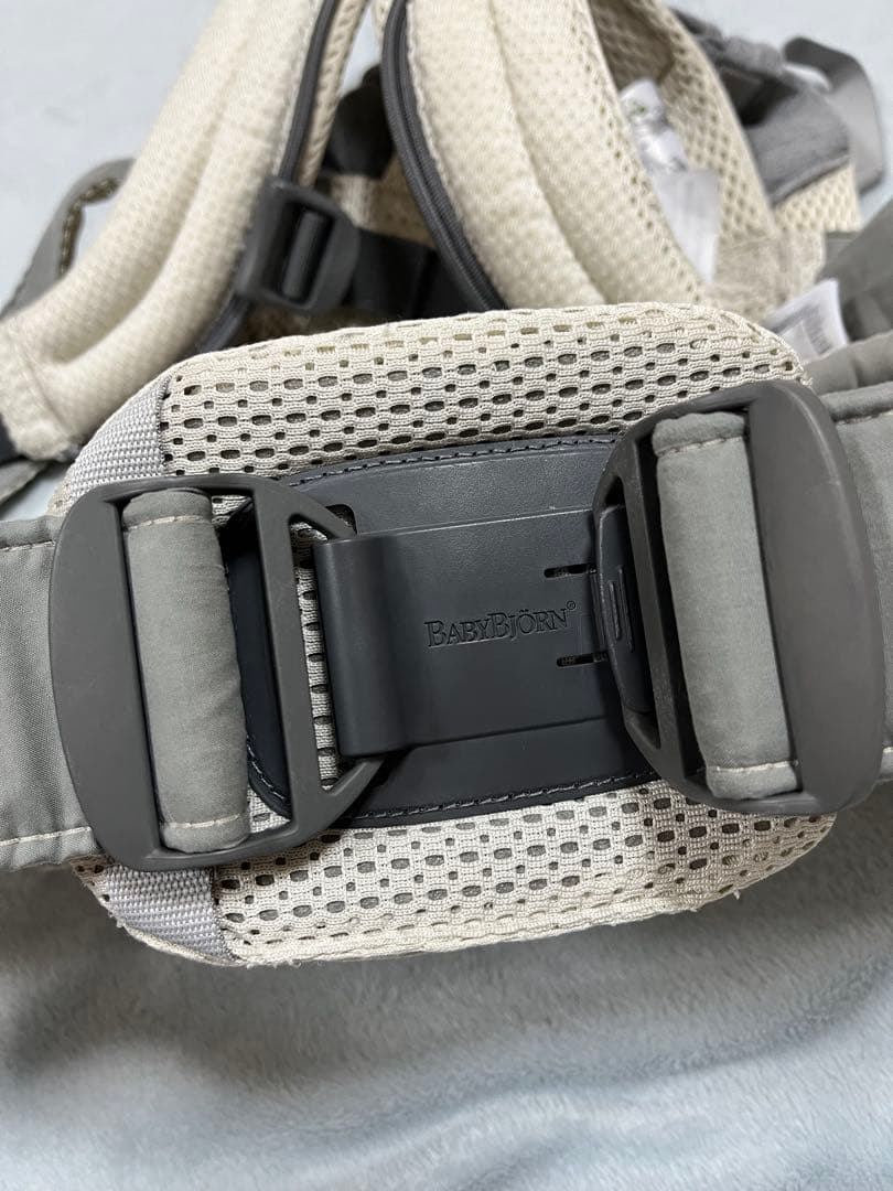 ベビービョルン　ハーモニー　抱っこ紐 クリーム　メッシュ　専用スタイ付き