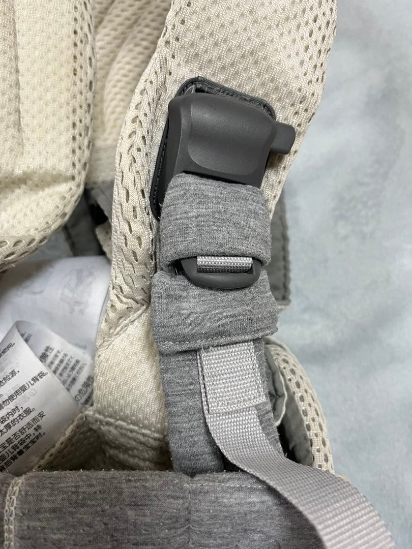 ベビービョルン　ハーモニー　抱っこ紐 クリーム　メッシュ　専用スタイ付き