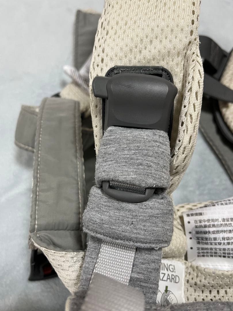 ベビービョルン　ハーモニー　抱っこ紐 クリーム　メッシュ　専用スタイ付き