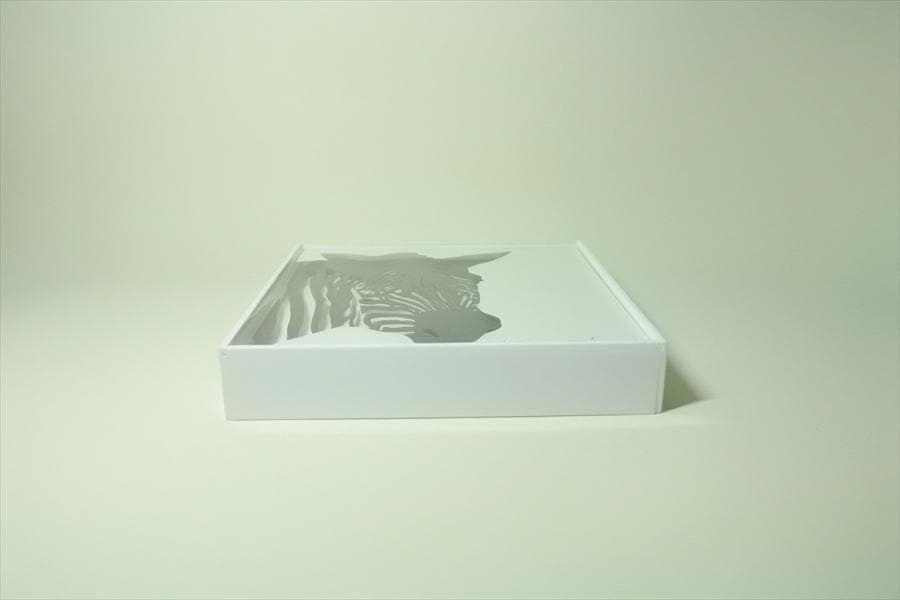 【美品】現代アート　駒形克己　彫紙アート　額付　ゼブラ　シマウマ　サイン有 a