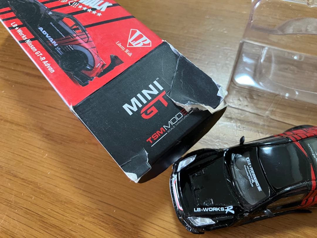 MINIGT 74 リバティーウォーク GT-R ADVAN