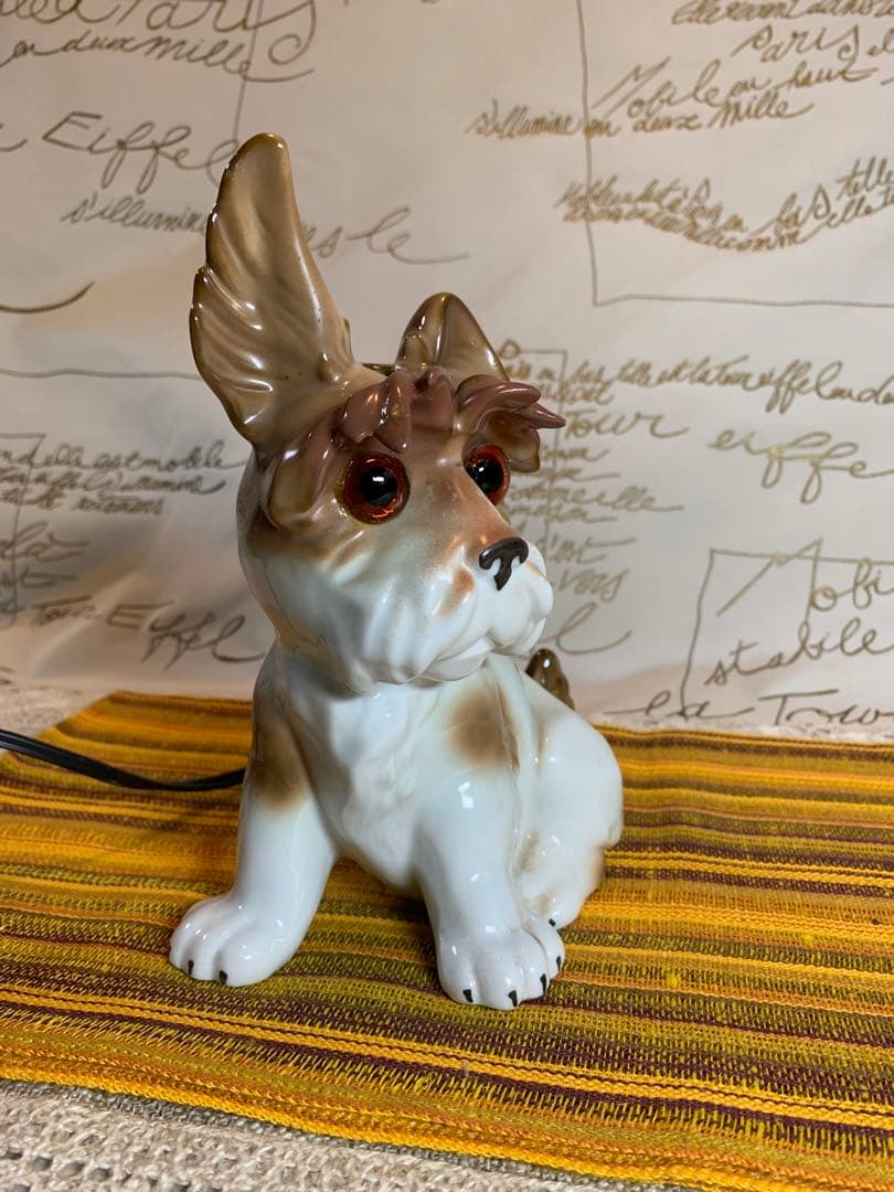 ドイツ製　ビンテージ雑貨　陶器の電気アロマ装置。可愛いわんちゃんが光って匂う！
