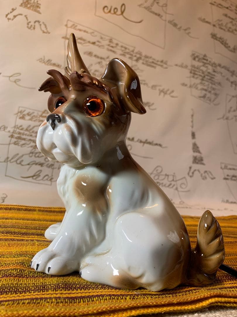 ドイツ製　ビンテージ雑貨　陶器の電気アロマ装置。可愛いわんちゃんが光って匂う！