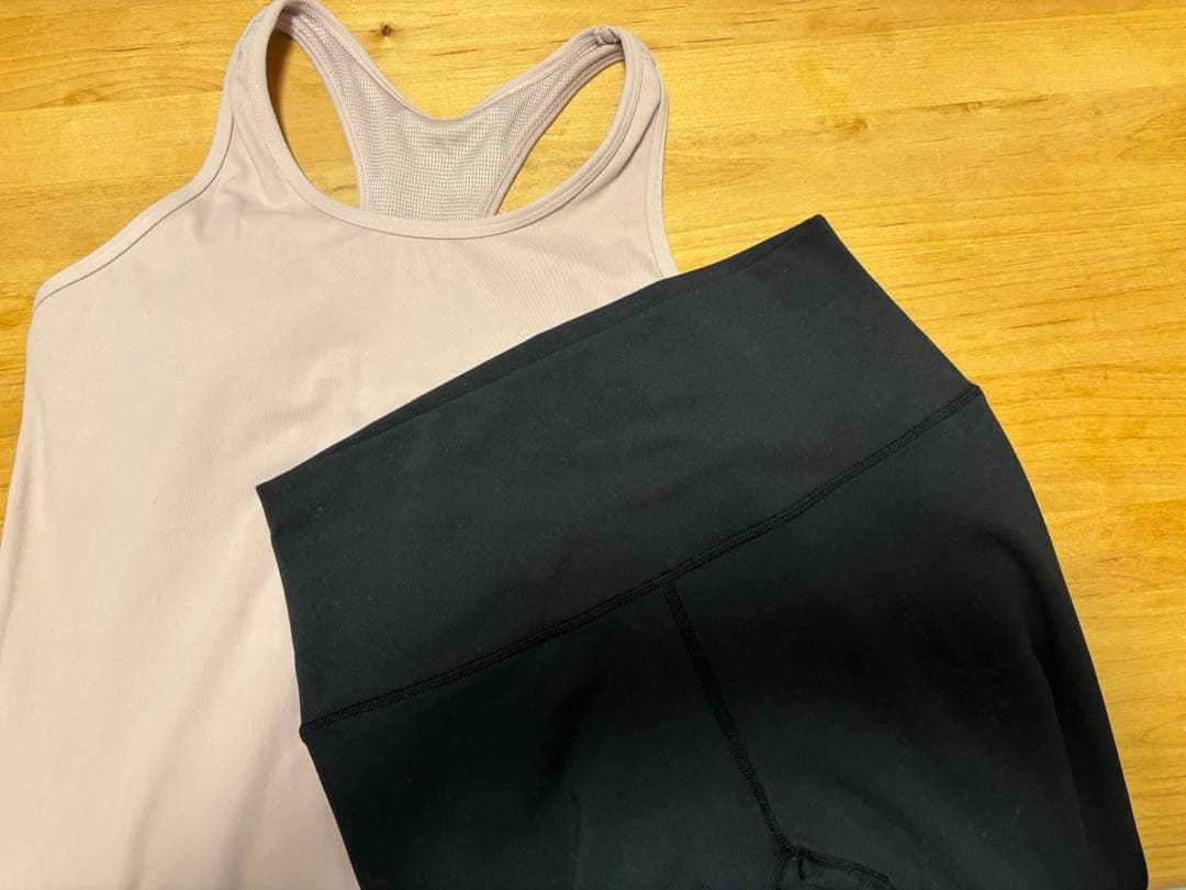 SUKALA ヨガセット（タンクトップ・レギンス・ヨガラグ) LAVA