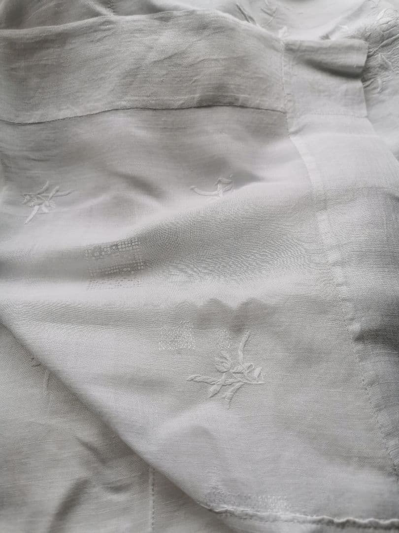 アンティークニードルワーク 昆虫＆薔薇刺繍フィレレース 大判シアークロスカーテン