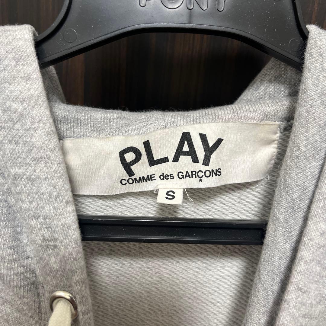 PLAY COMME des GARÇONS グレー パーカー