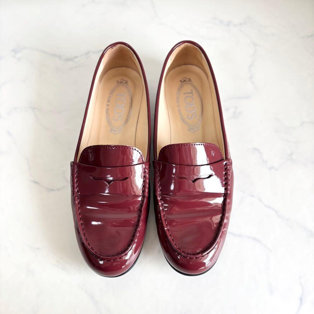 美品 トッズ 36.5 ゴンミーニ ドライビングシューズ エナメル バーガンディ