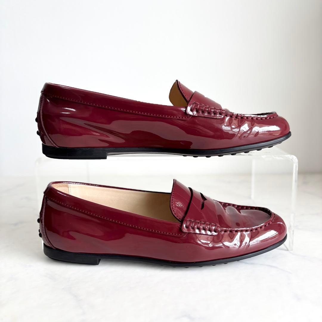美品 トッズ 36.5 ゴンミーニ ドライビングシューズ エナメル バーガンディ