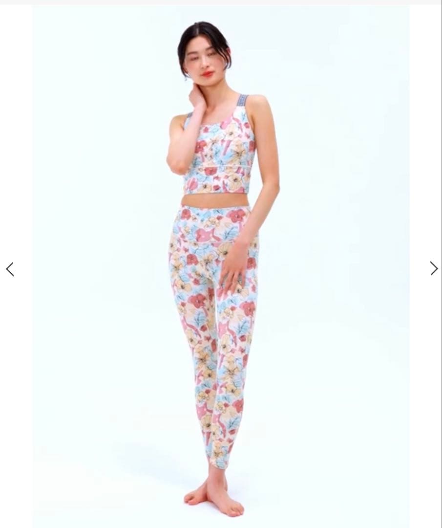 ☆専用さま☆新作☆ 【SUKALA】新作ミックスフラワークロスロゴブラトップ S