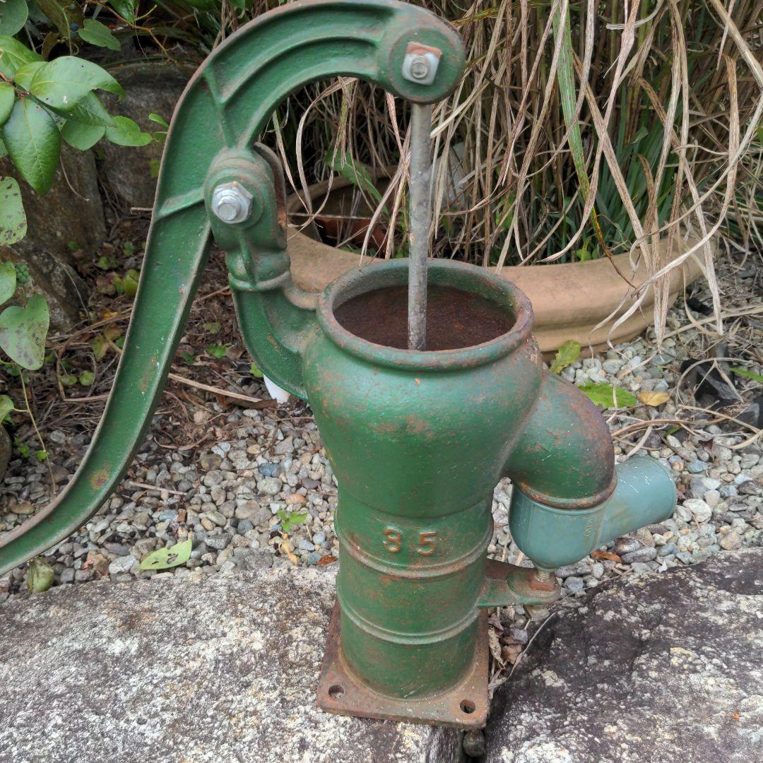 ミ*ル様 手押し井戸ポンプ　レトロ井戸ポンプ　ガッチャンポンプ　ジャンクガーデン